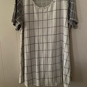 Lularoe Perfect Tee - Brand new, no tags